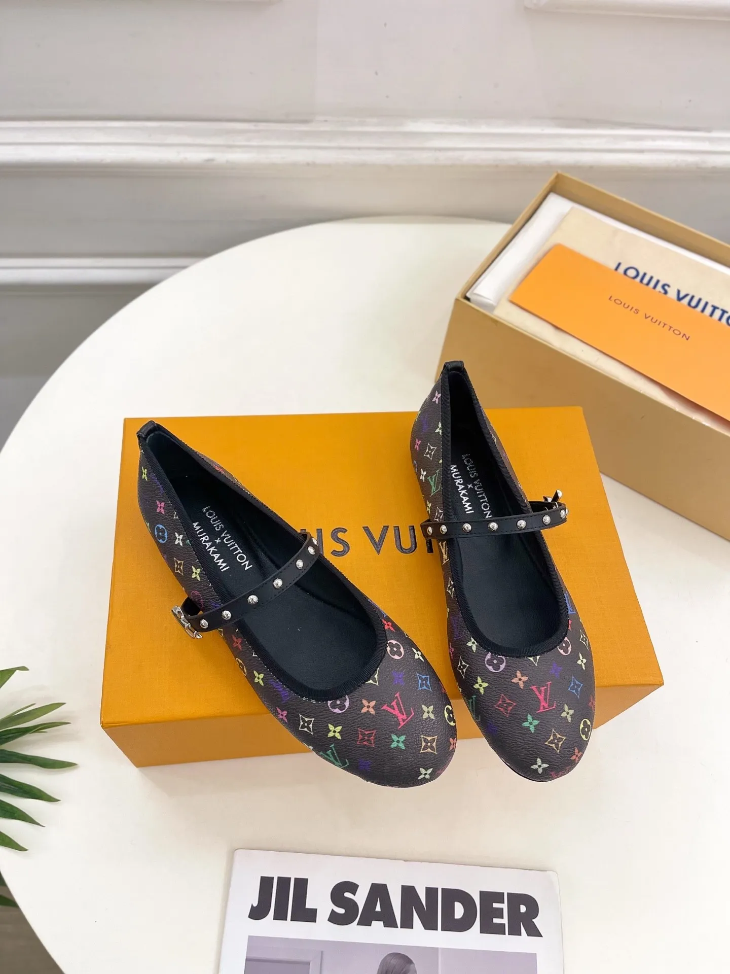 👟👟Ex-factory price 520🎃🎃LV | Louis Vuitton 25𝐬𝐬 2025 early spring new top version‼ ️The original version is the same, focusing on the latest LV Full of high-end feel! A popular model among bloggers at home and abroad, it’s retro and fashionable and looks amazing on your feet! Mainly recommended model on the official website★ ━━━━━ ЅᏇєєt ━━━━━ ▪️Upper: Highly customized rainbow-colored presbyopia leather ▪️Lining: imported sheepskin ▪️Outsole: original Italian leather outsole ▪️Shoe size: 35-39 (34, 40, 41, 42 customized)